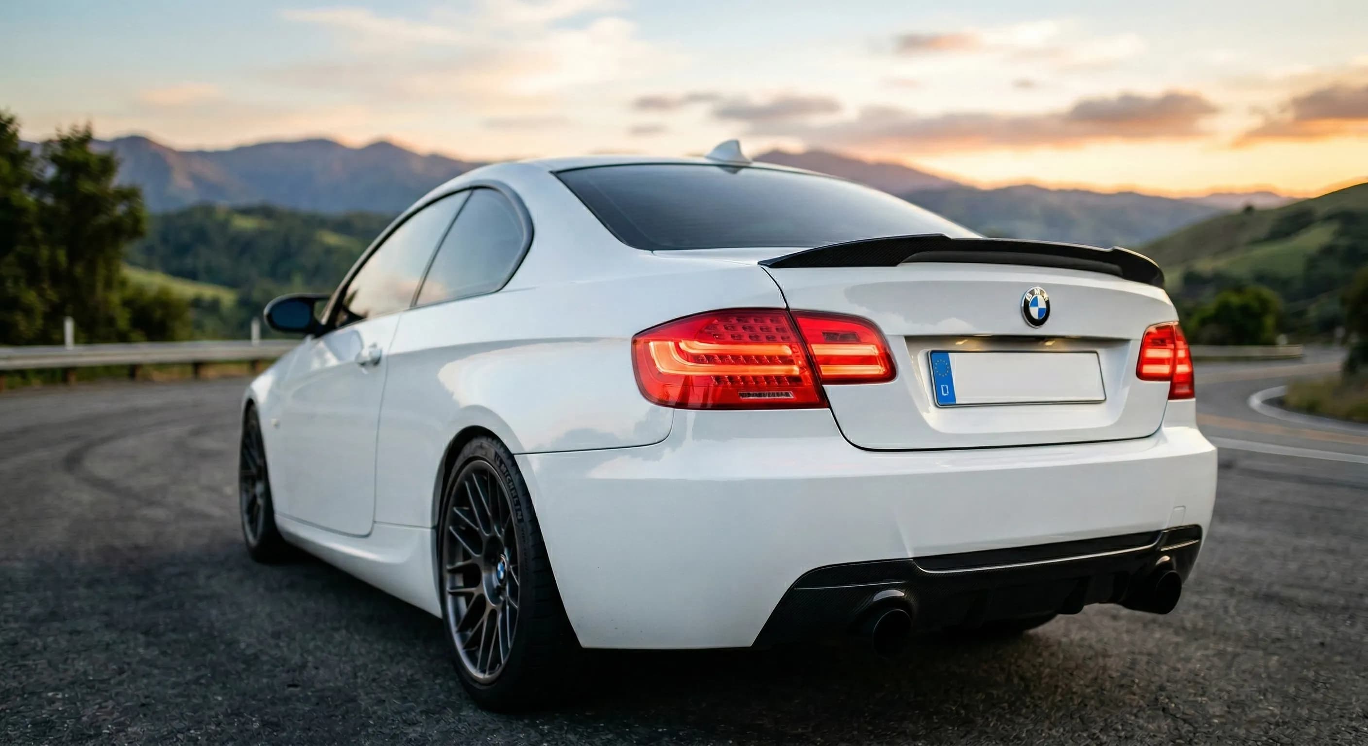 BMW E90 E92 Pre-LCI un LCI LED lukturi - Blackline un OEM Red dizains