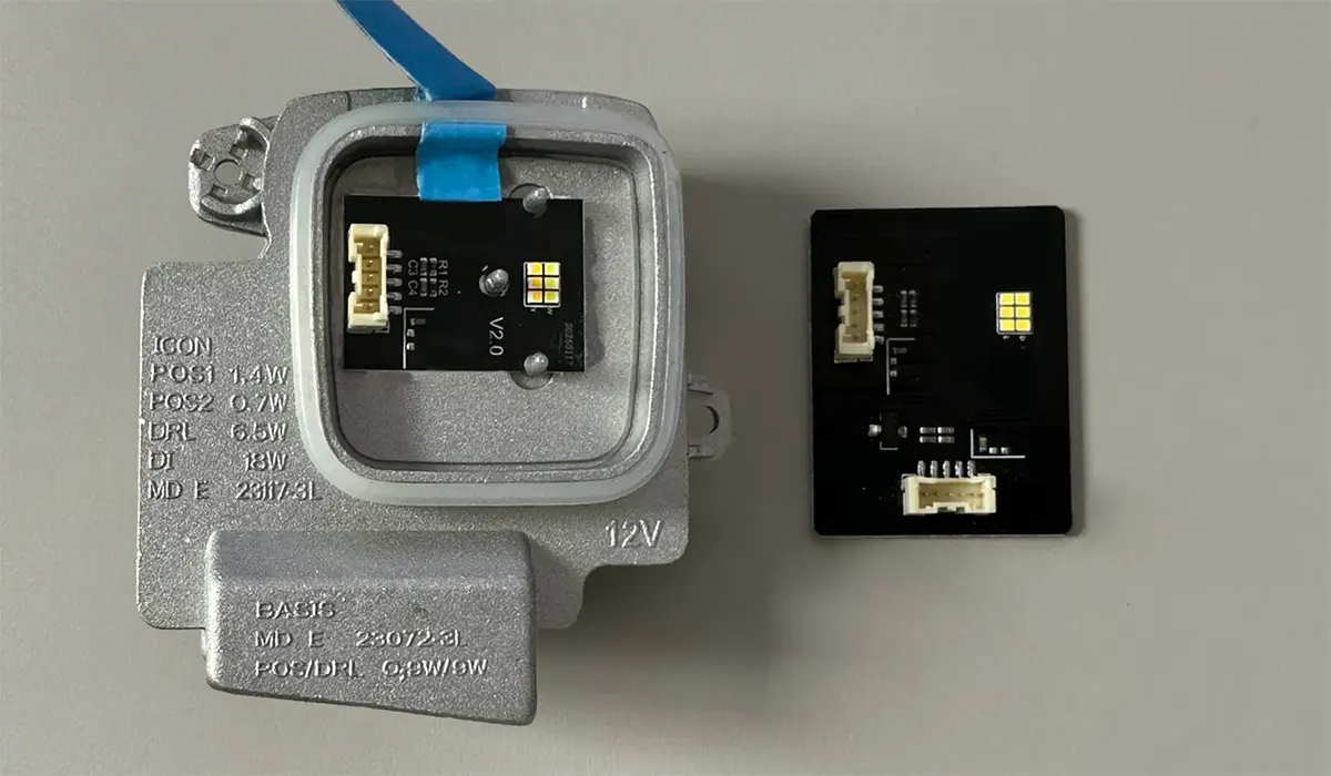 Comparison of a static yellow DRL board versus an ELERON switchable white/yellow DRL module with pre-installed heatsink