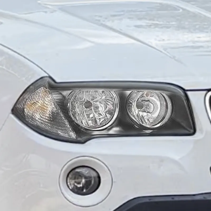 BMW X3 E83 tehase halogeenesituli reflektorite ja nähtavate pirnidega