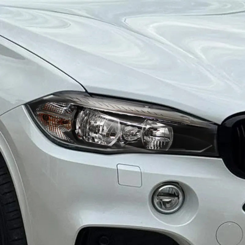 Werkseitiger BMW X5 F15-Halogenscheinwerfer mit runden Corona-Ringen und Reflektoren