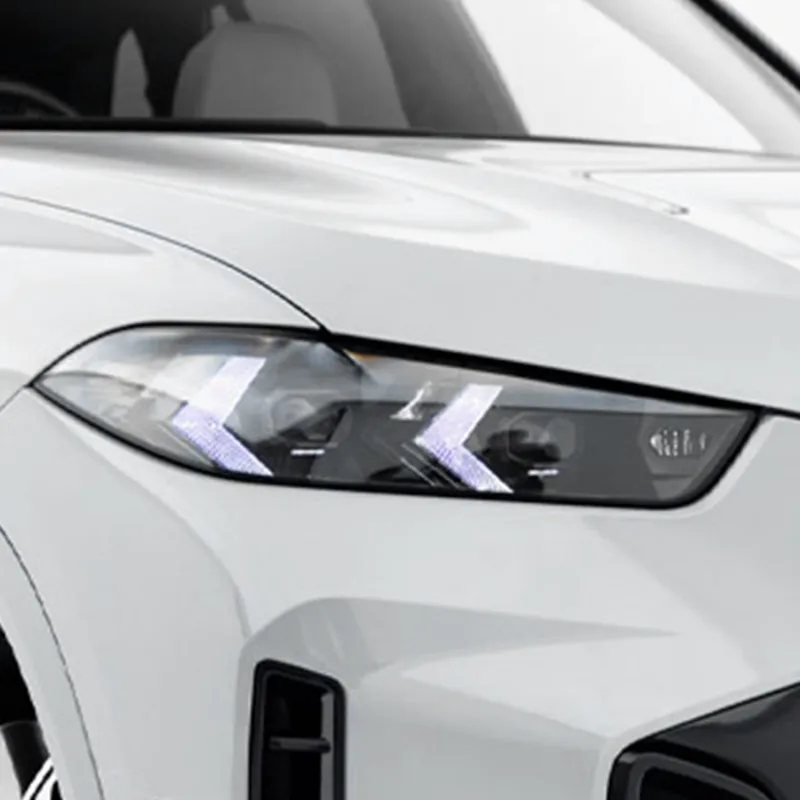 Werkseitiger Standard-LED-Scheinwerfer des BMW X5 G05 LCI mit pfeilförmigem Tagfahrlicht, ab 2023